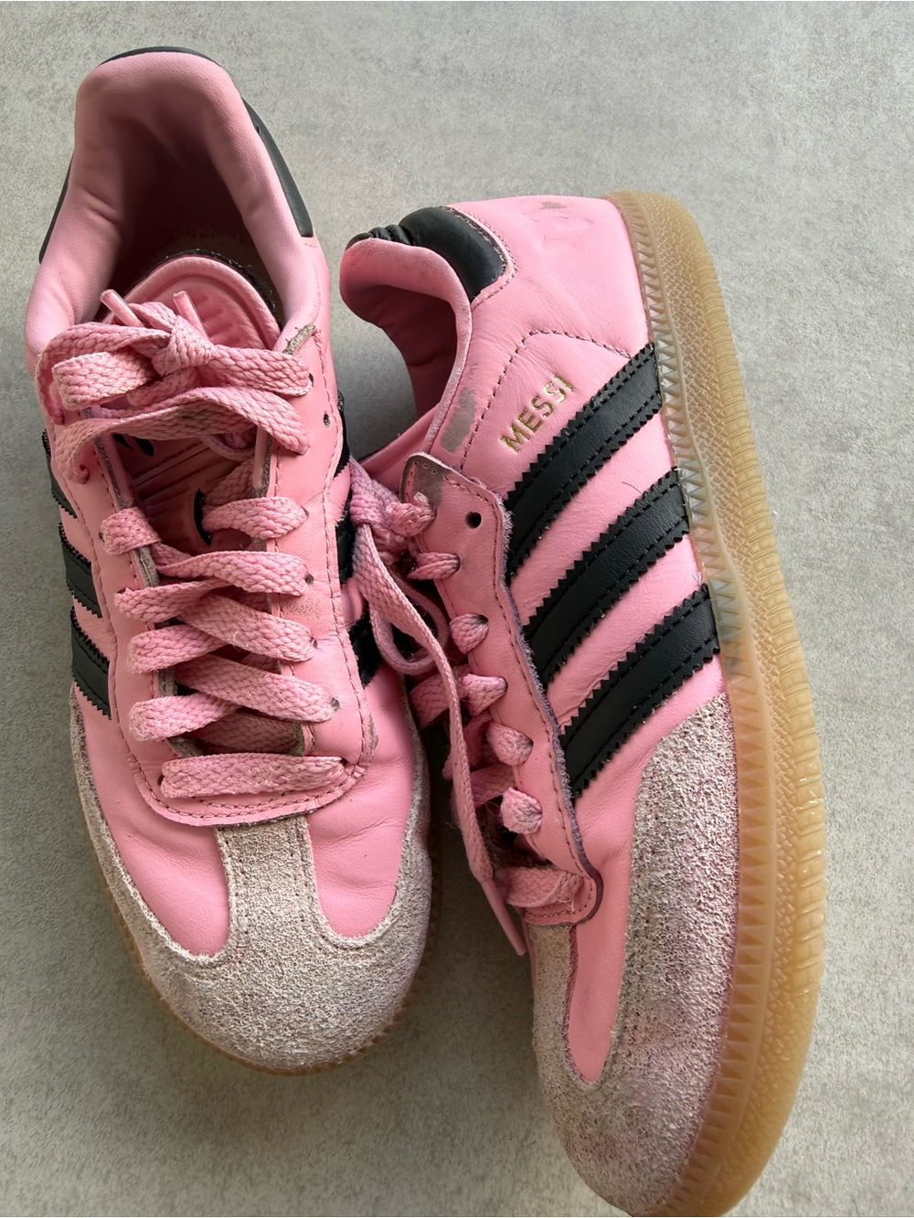 SAMBA MESSI INDOOR SOCCER SHOES KIDS SZ 3 Pink black leather Logo lace up flats